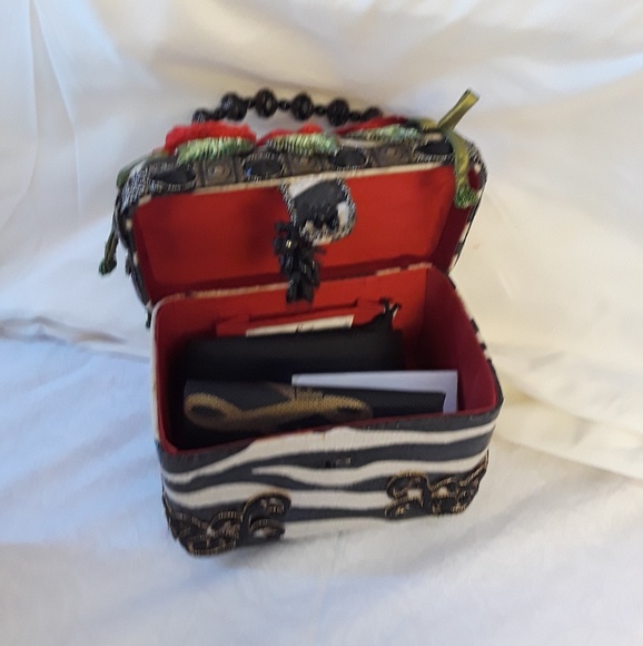 Purses - Picture 2 of 2